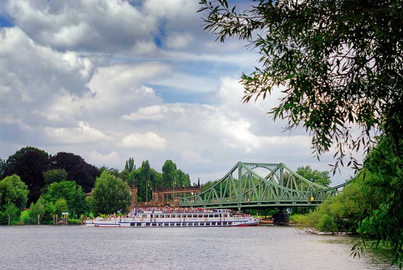 Blick zur Glienicker Br�cke in Potsdam